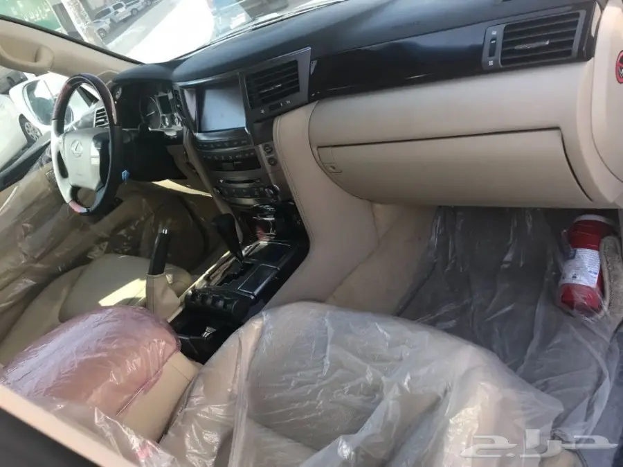 لكزس LX 570 موديل 2010 فل كامل (image 9)