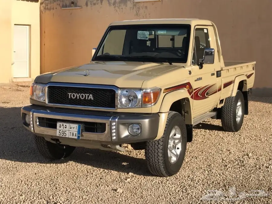 للبيع شاص 2015 رفارف شبه اصفار 