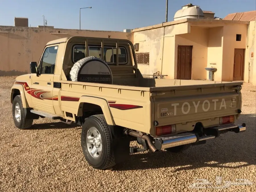 للبيع شاص 2015 رفارف شبه اصفار  (image 1)