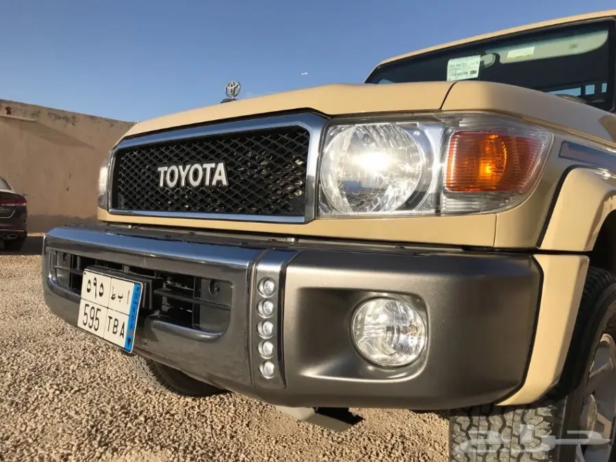 للبيع شاص 2015 رفارف شبه اصفار  (image 2)