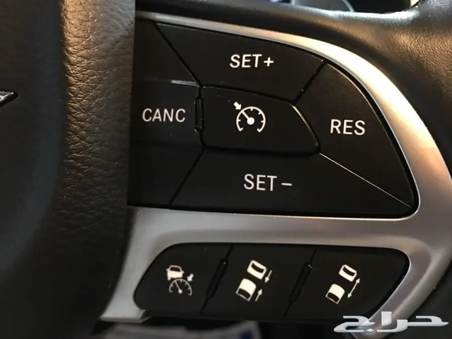 للبيع كرايسلر C300V8-2015 (image 26)