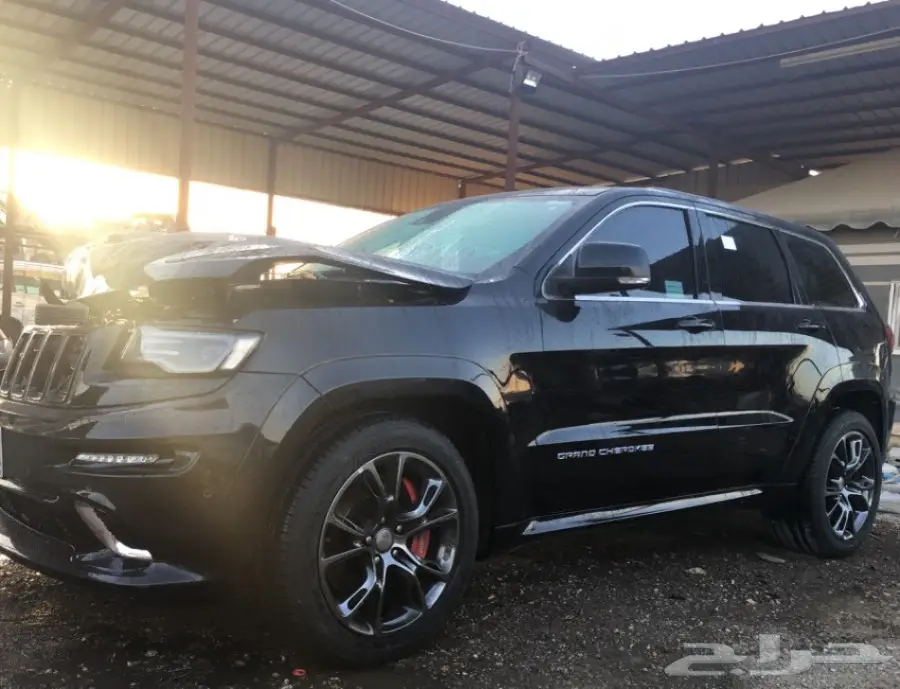 للبيع جيب جراند شيروكي SRT  2015 مصدوم 