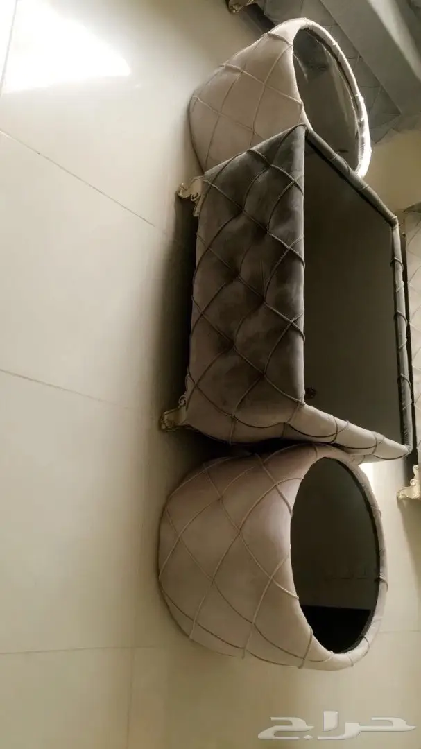 طاولات كنب مع اغراضها (image 2)