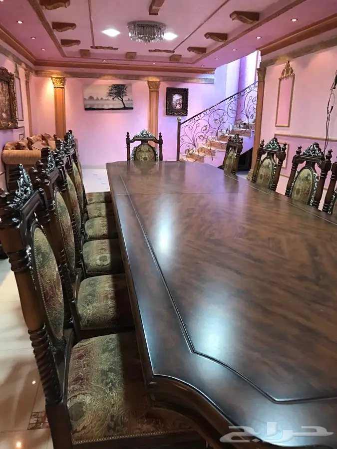 طاولة طعام فخمة كبيرة مع بوفيه تقديم (image 2)