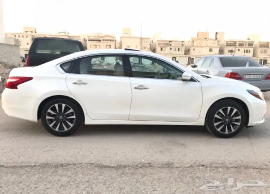 للبيع التيما 2017 فول كامل  (image 1)