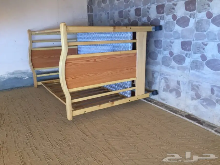 سرير اطفال 