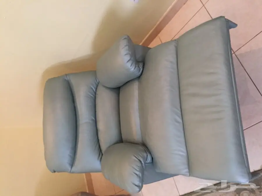 كرسي هزاز جلد طبيعي - فرصة ذهبية! (image 1)