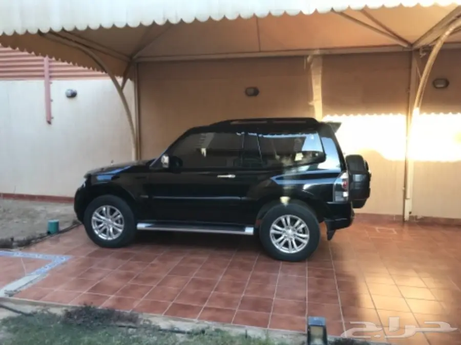 باجيرو ربع 2016 أسود - مستعمل - علي السوم