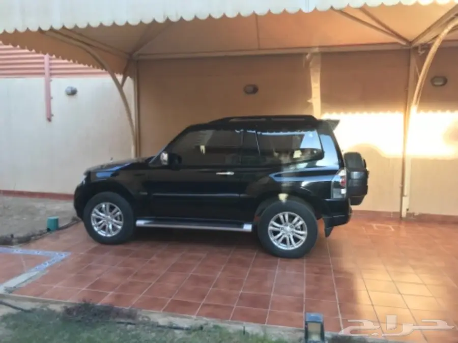 باجيرو ربع 2016 أسود - مستعمل - علي السوم (image 1)