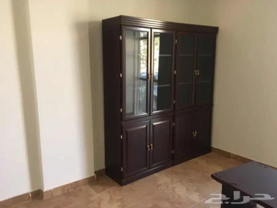   للبيع عدد من المكاتب والكمبيوترات  (image 1)