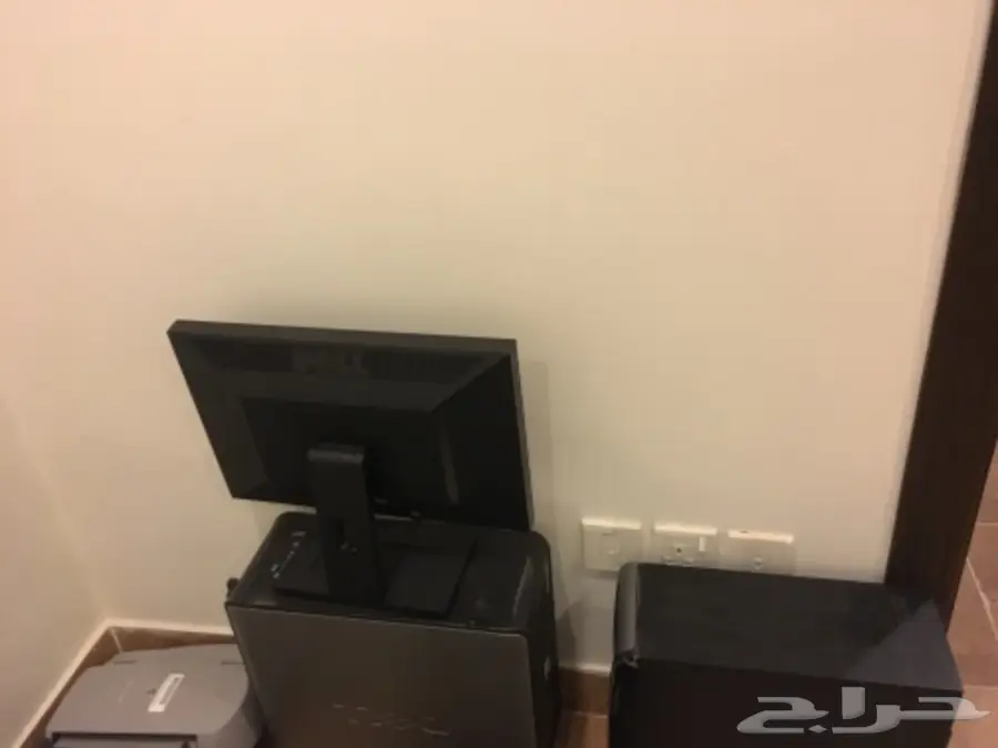   للبيع عدد من المكاتب والكمبيوترات  (image 5)