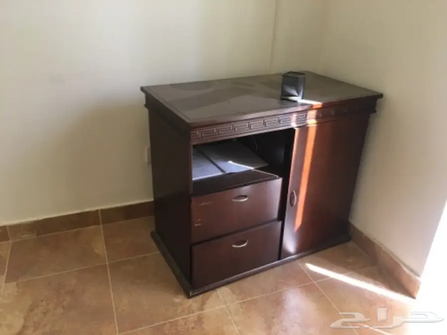   للبيع عدد من المكاتب والكمبيوترات  (image 8)