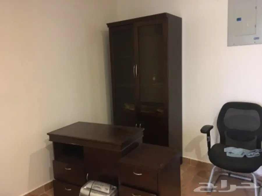   للبيع عدد من المكاتب والكمبيوترات  (image 10)