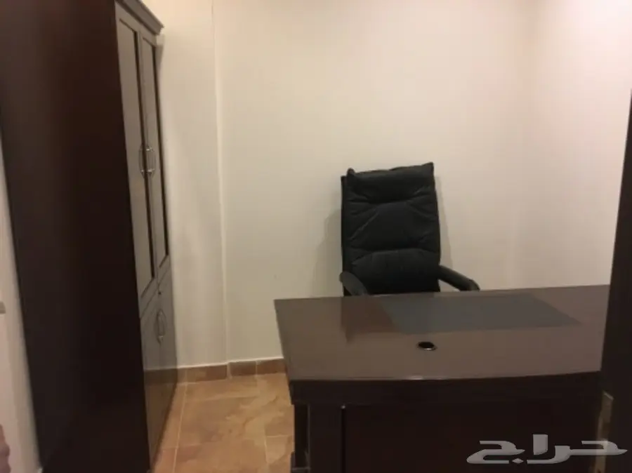   للبيع عدد من المكاتب والكمبيوترات  (image 11)