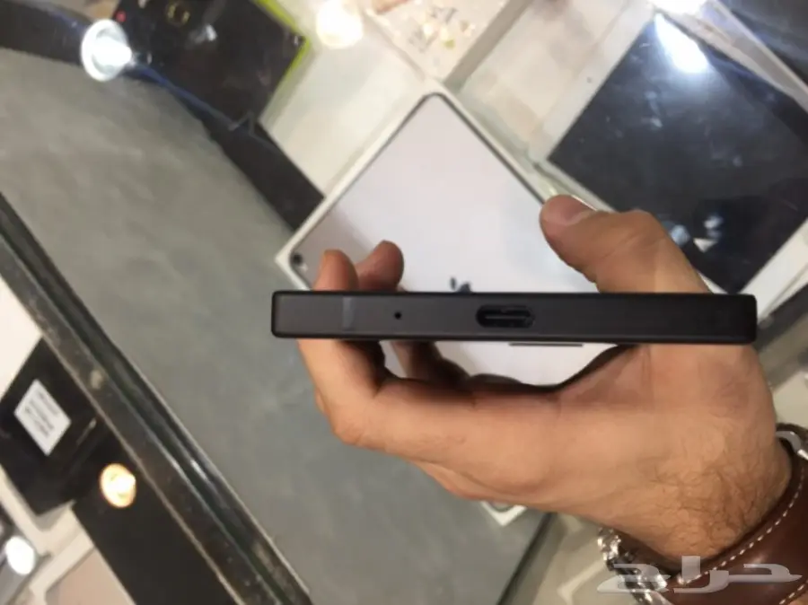 Razer Phone ريزر مستخدم 
