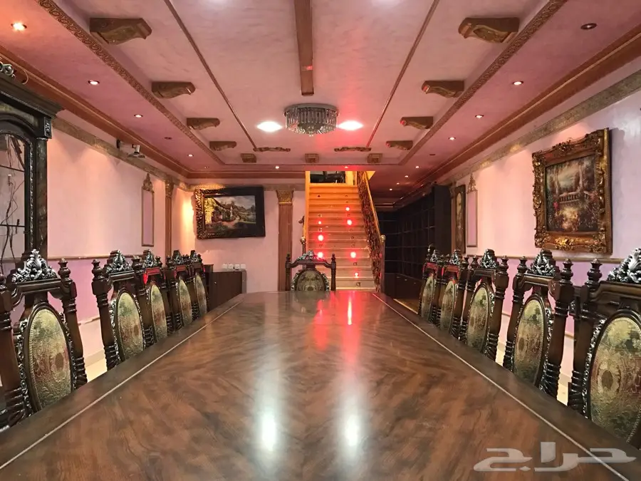 طاولة طعام فخمة كبيرة مع بوفيه تقديم (image 4)