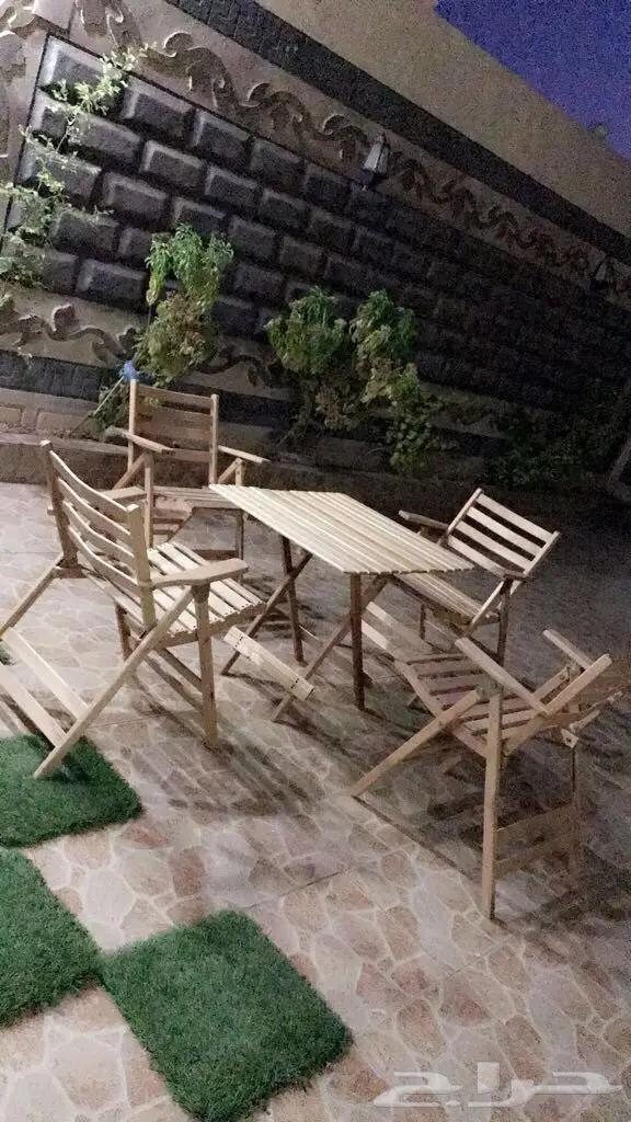 طقم طاولة وأربع كراسي من أجود أنواع الخشب  (image 3)