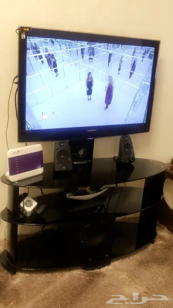 طاولة تلفزيون