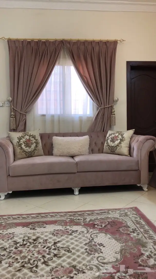 طقم كنب للبيع جديد ونظيف جدا