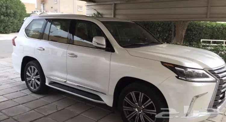 جيب لكزس 2017 الدفعه الثانيه ابيض من داخل بيج