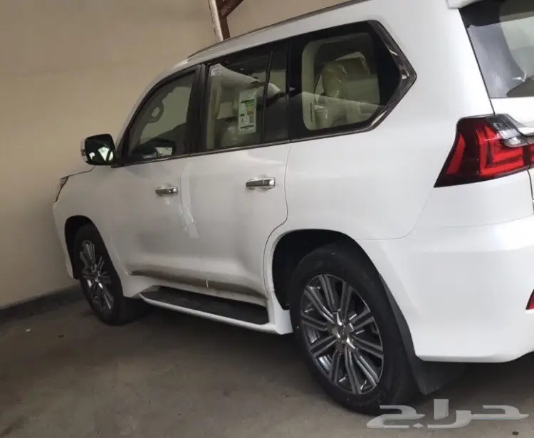 جيب لكزس 2017 الدفعه الثانيه ابيض من داخل بيج (image 1)