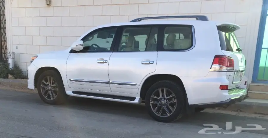 لكزس LX570 بريمي 2013 - فل كامل - حالة ممتازة (image 1)