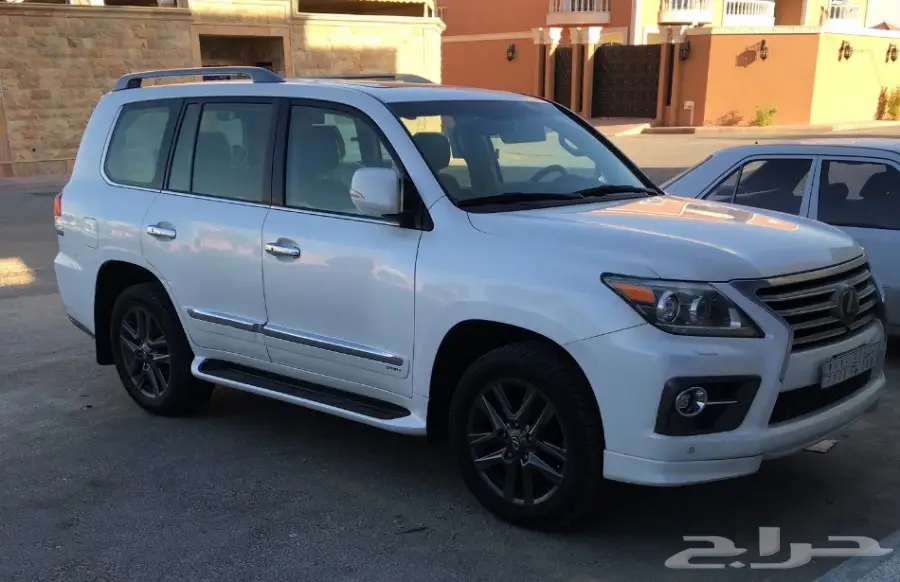 لكزس LX570 بريمي 2013 - فل كامل - حالة ممتازة (image 3)