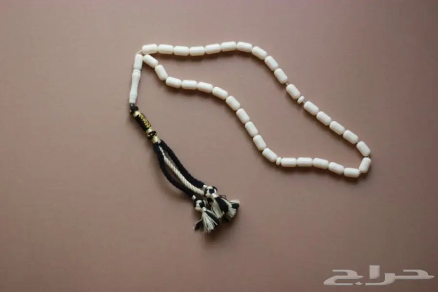 مزاد رقم 286 سبحة تراب كهرمان بيضاء (image 1)