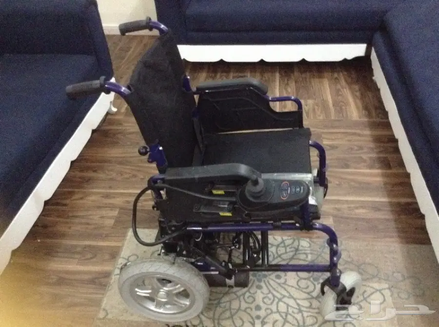كرسي كهربائي شبه جديد باقي في الضمان 4 شهور