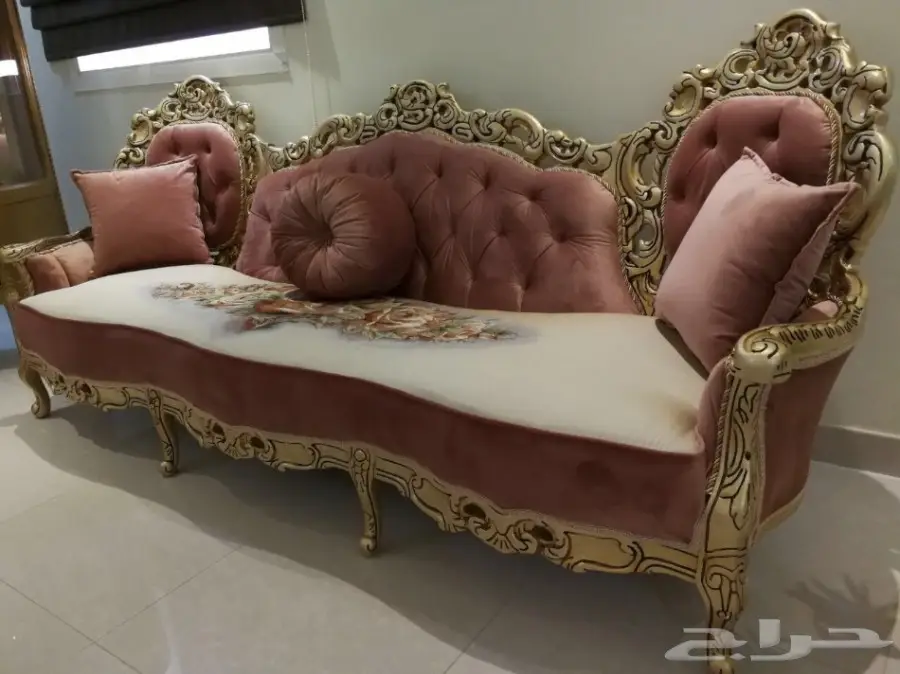 للبيع كنب كلاسيكي تركي فخم جدا جديد (image 16)