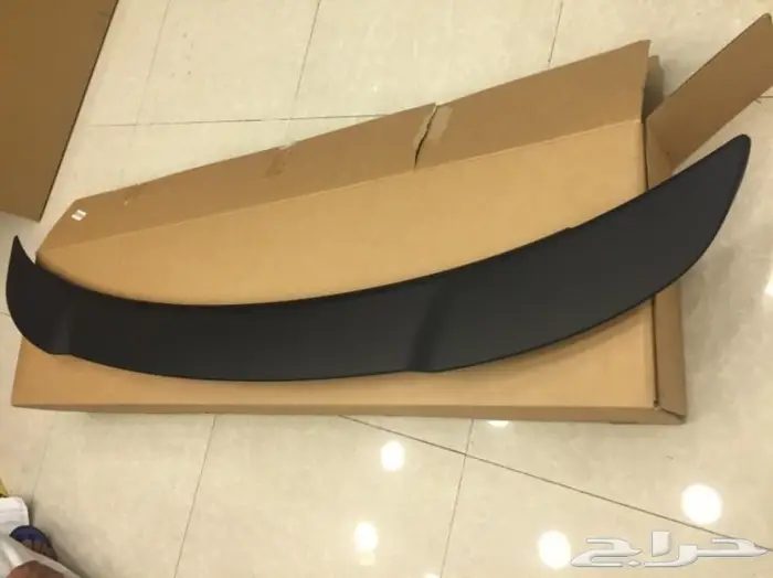 جناح دوج تشارجر اس ار تي هلكات اللون اسود  3