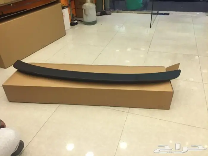 جناح دوج تشارجر اس ار تي هلكات اللون اسود  4