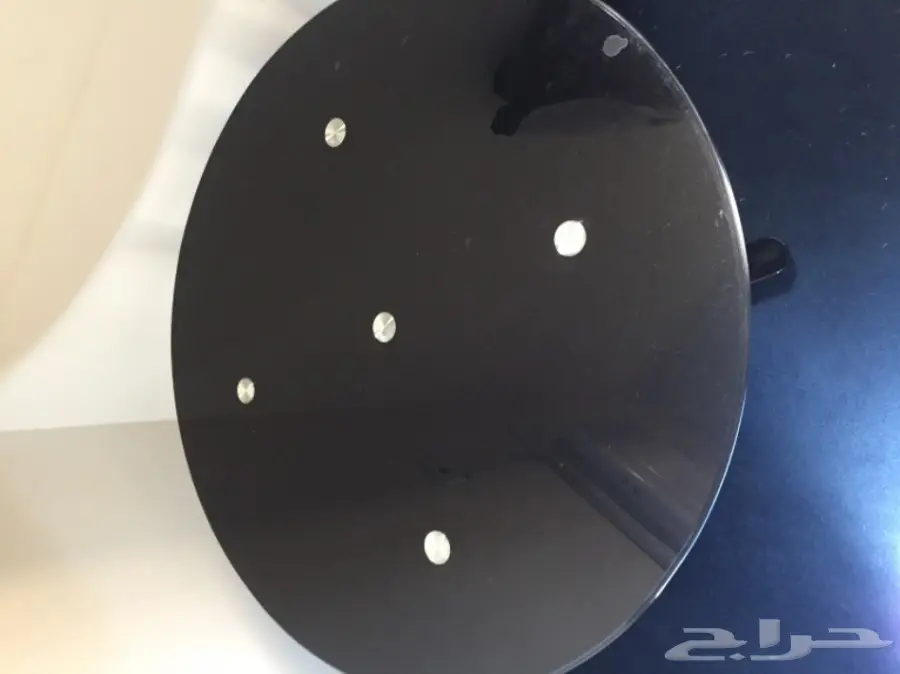 طاوله طقم وسجاد من القفاري نظيف للبيع (image 2)