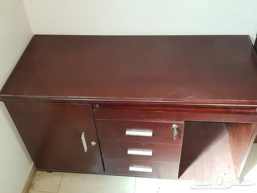 للبيع أثاث مكتبي كامل (image 5)