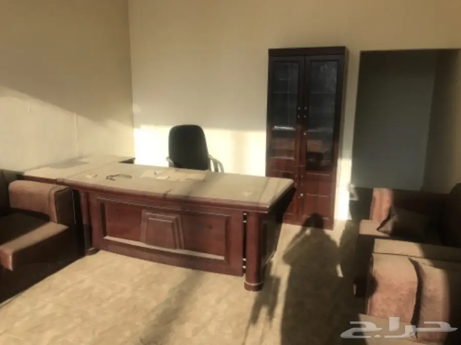 مكتب للبيع بكامل تجهيزاته في ابها 