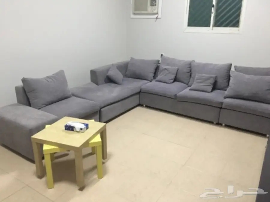 كنب حرفL مع طاولتين