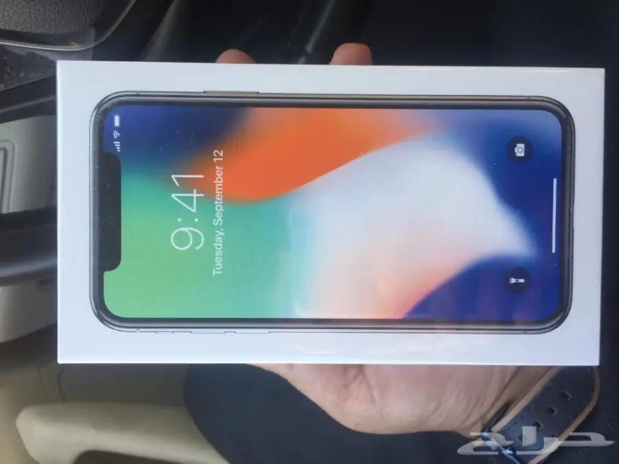 للبيع ايفون X اللون فضي الحجم 256