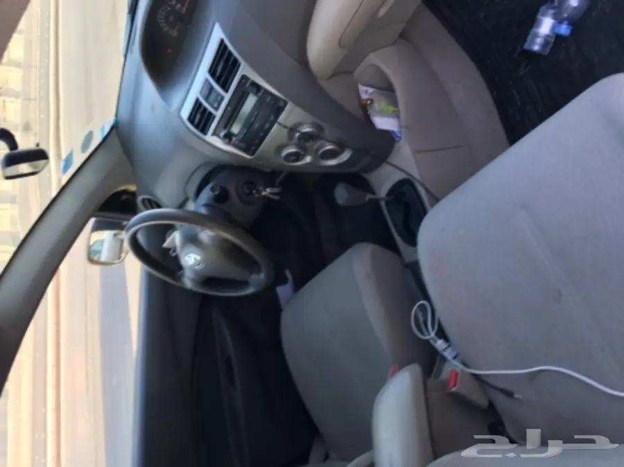   للبيع يارس موديل 2012 بأسمي وكالة نظيفة جدا (image 8)
