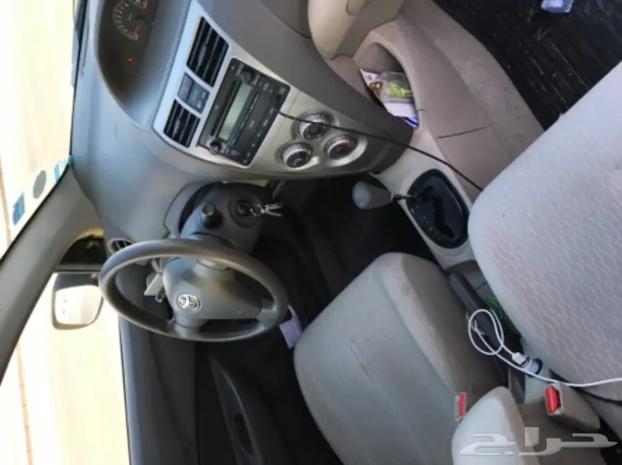   للبيع يارس موديل 2012 بأسمي وكالة نظيفة جدا (image 9)