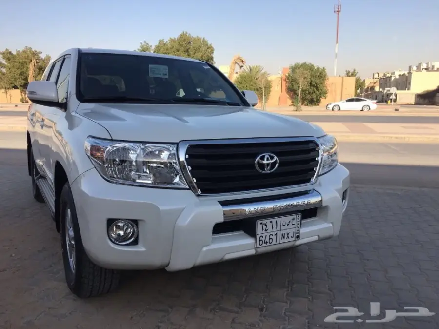 للبيع جيب جكس هدد موديل 2014 ابيض مكيف ونص ما (image 1)