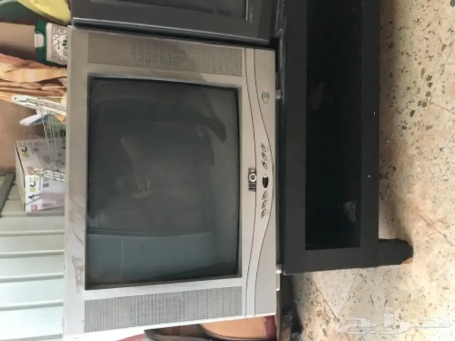 للبيع تلفزيونات واستريوا شغالات 