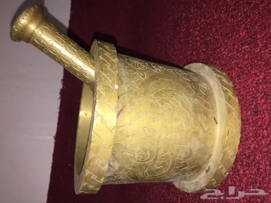 نجر منقوش قديم مخزن