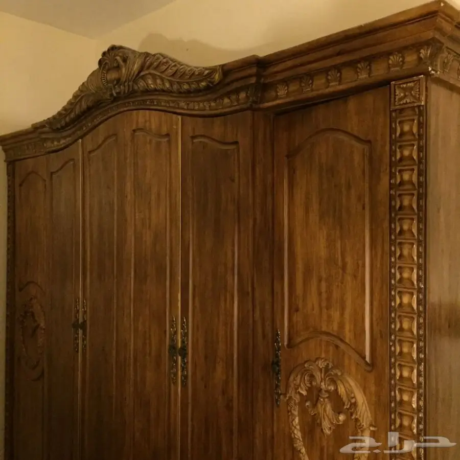 غرفة نوم فاخرة وكنب (image 1)