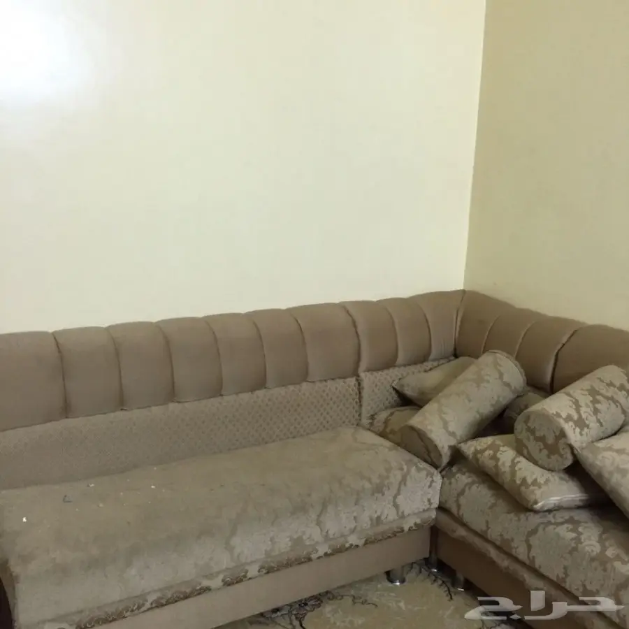 غرفة نوم فاخرة وكنب (image 2)