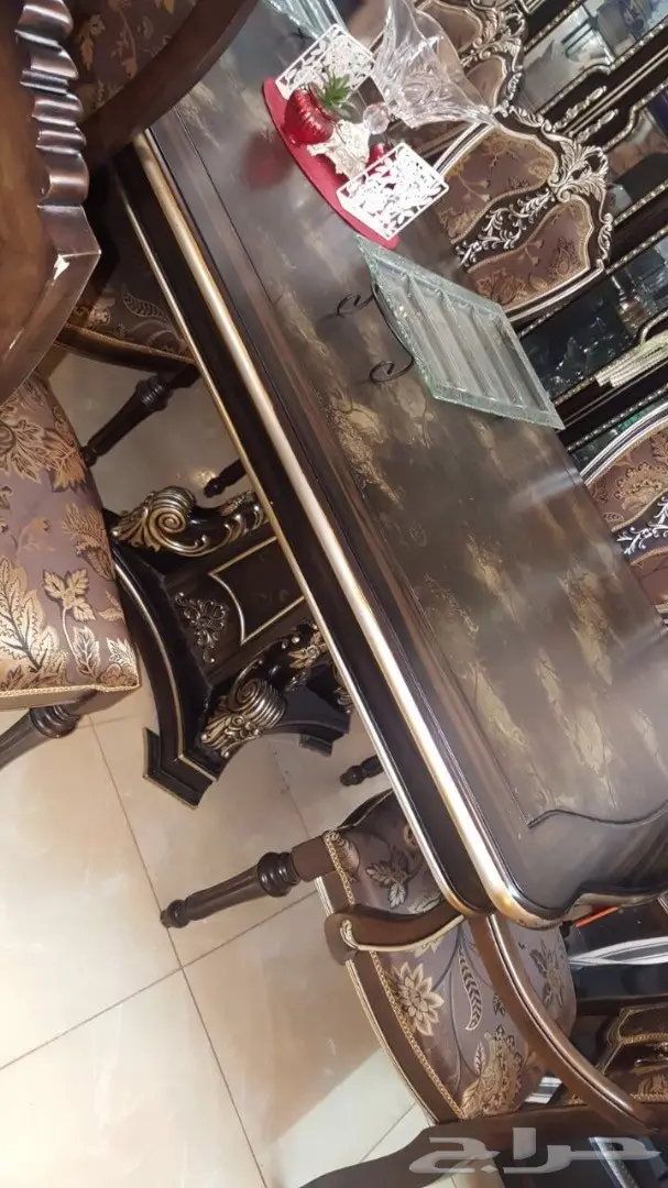 طاولة طعام للبيع نظيف (image 1)