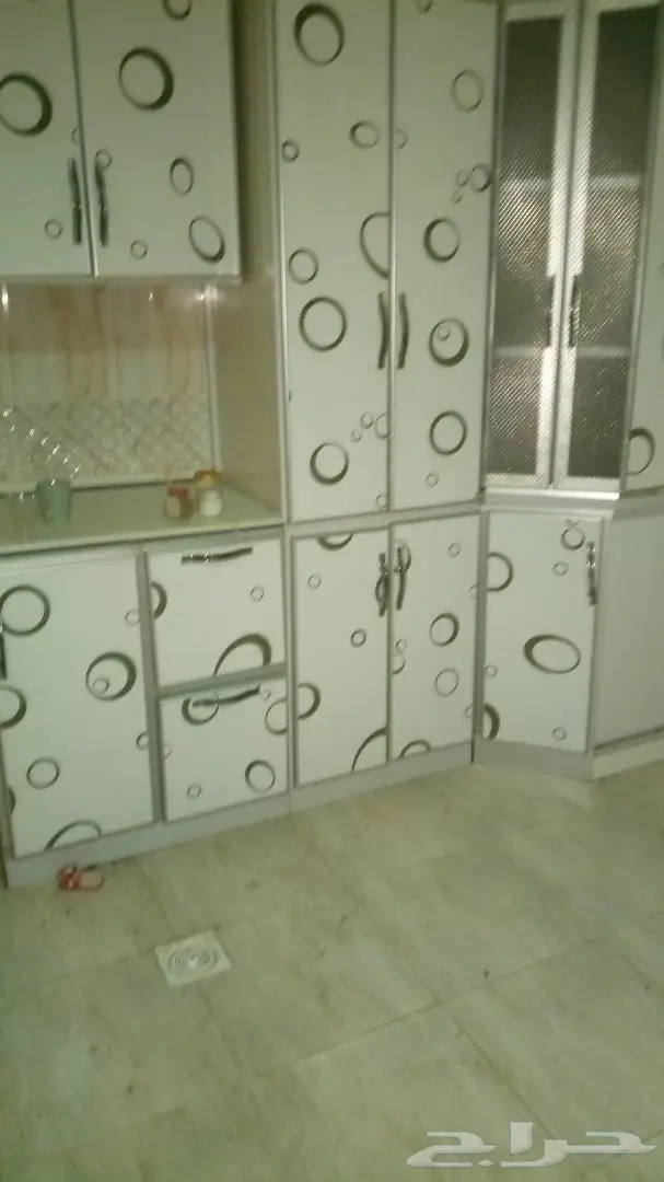 مطبخ مستعمل نظيف وكبير 