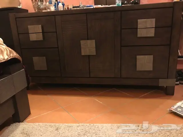 دولاب تخزين أنيق لغرفة نومك - فرصة لا تُفوّت!