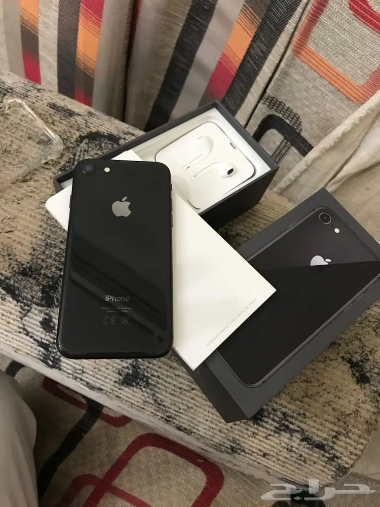 للبيع ايفون 8 حجم 64 جيجا اللون اسود