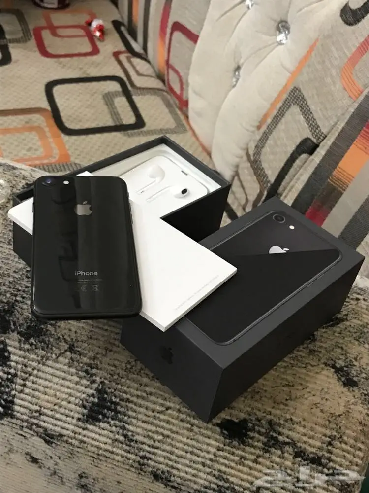 للبيع ايفون 8 حجم 64 جيجا اللون اسود (image 2)