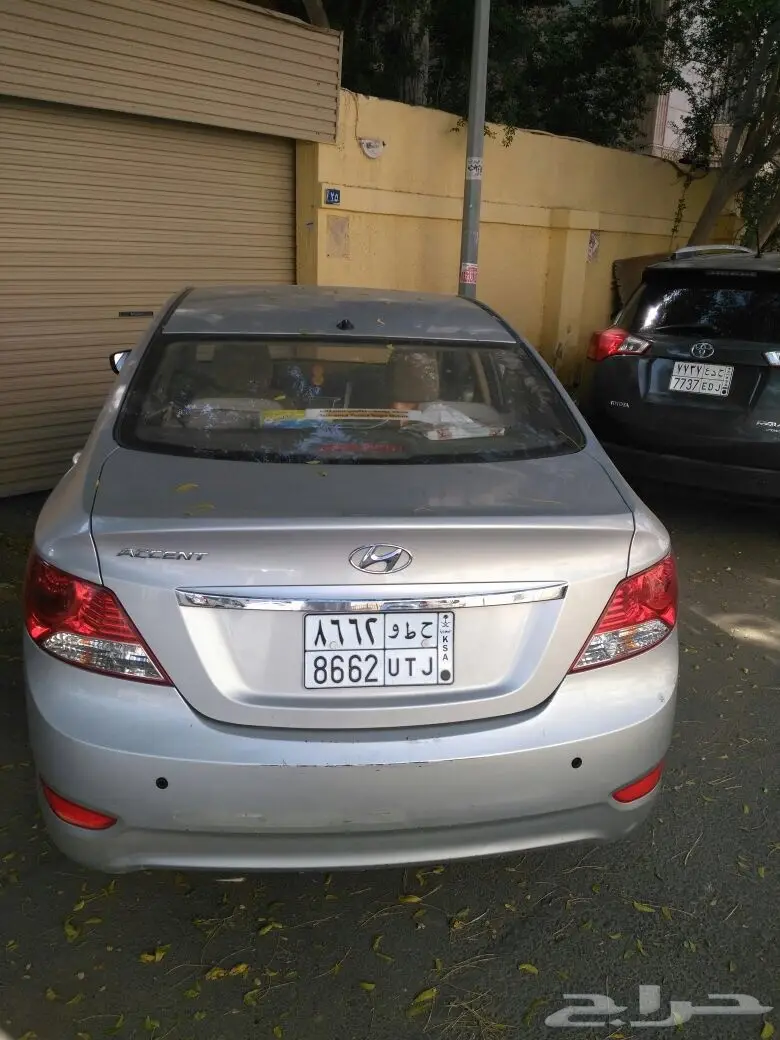 للبيع هونداي اكسنت و شيفروليه سيلفرادو (image 4)